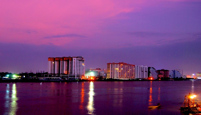 Marine_Drive_Kochi_Ernakulam_Kerala_TravelRecourse.jpg